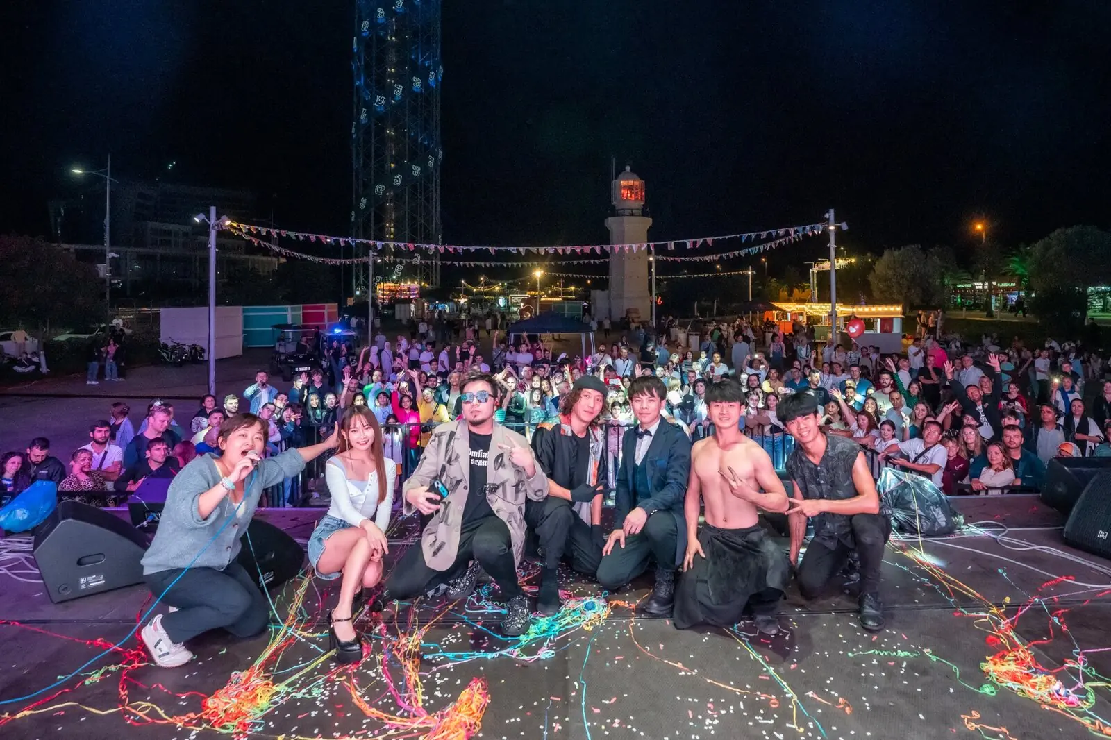 Stage director Sean Yao and the performance team commemorating their final Taiwan Carnival show in Georgia